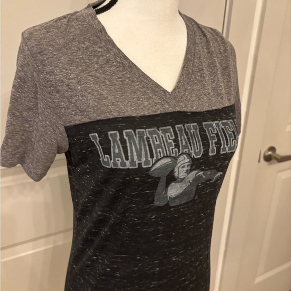 NWT Lambeau Field grey football NFL tee size S - Picture 5 of 10